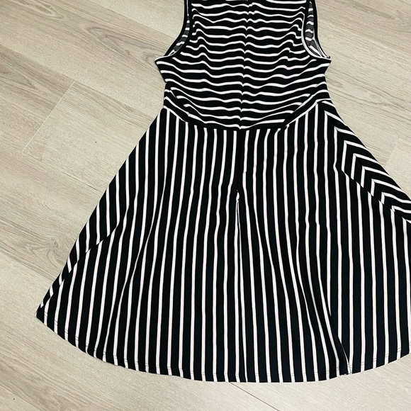 Alya Striped Black and White Dress w/red accent flowers - Picture 10 of 12